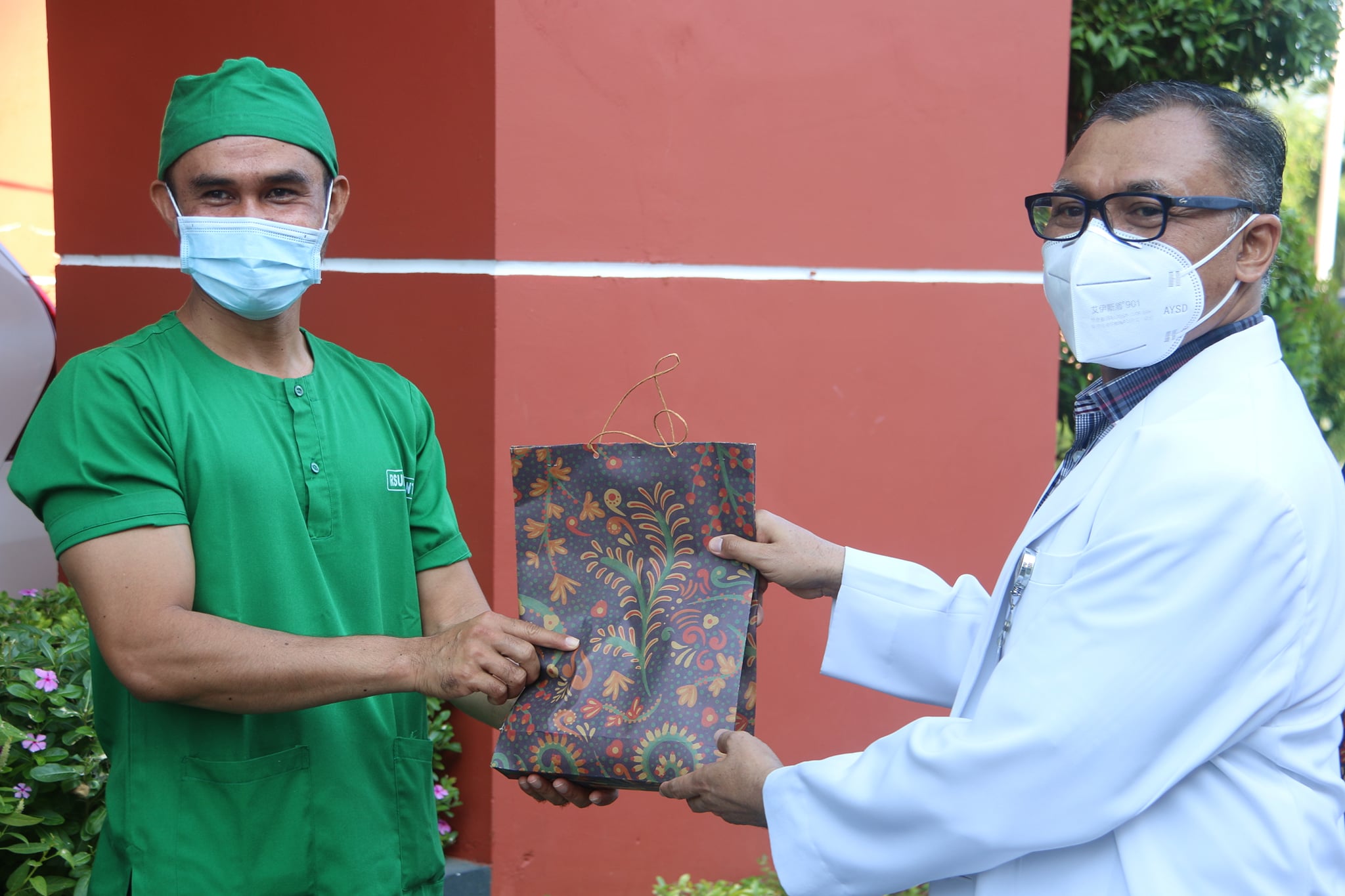 Instalasi Bedah Sentral Menyampaikan Prosedur Operasi Pada Era Pandemi Covid 19 Rumah Sakit Umum Daerah Provinsi Ntb